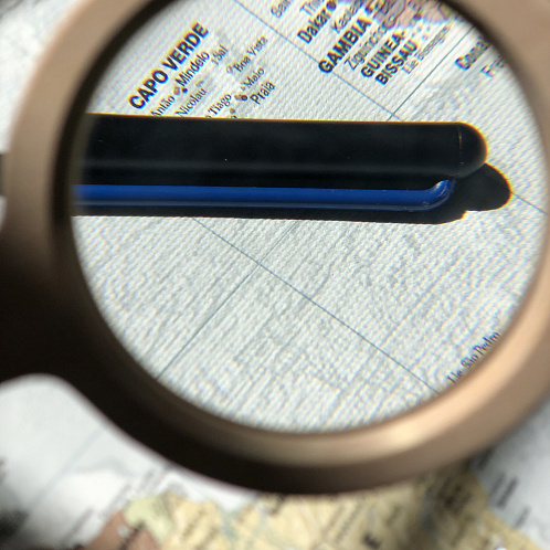 Шариковая ручка Pininfarina GrafeeX с синим клипом в чехле из переработанной кожи