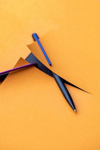 Шариковая ручка Pininfarina GrafeeX с фиолетовым клипом